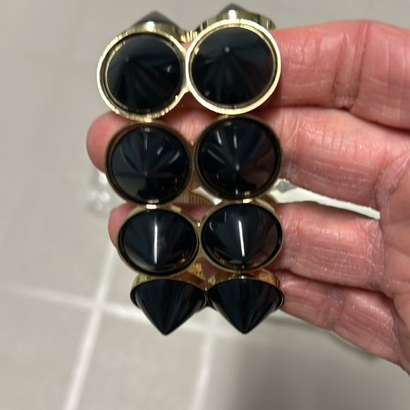 New Jet Black & Gold tone Hampton Spike Stretch Bracelet - Picture 6 of 7